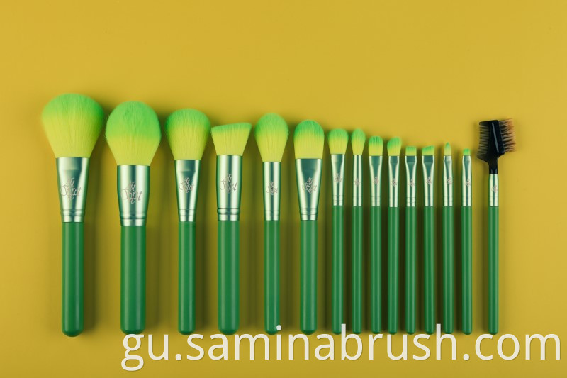 Makeup Brush 1340 Details 02